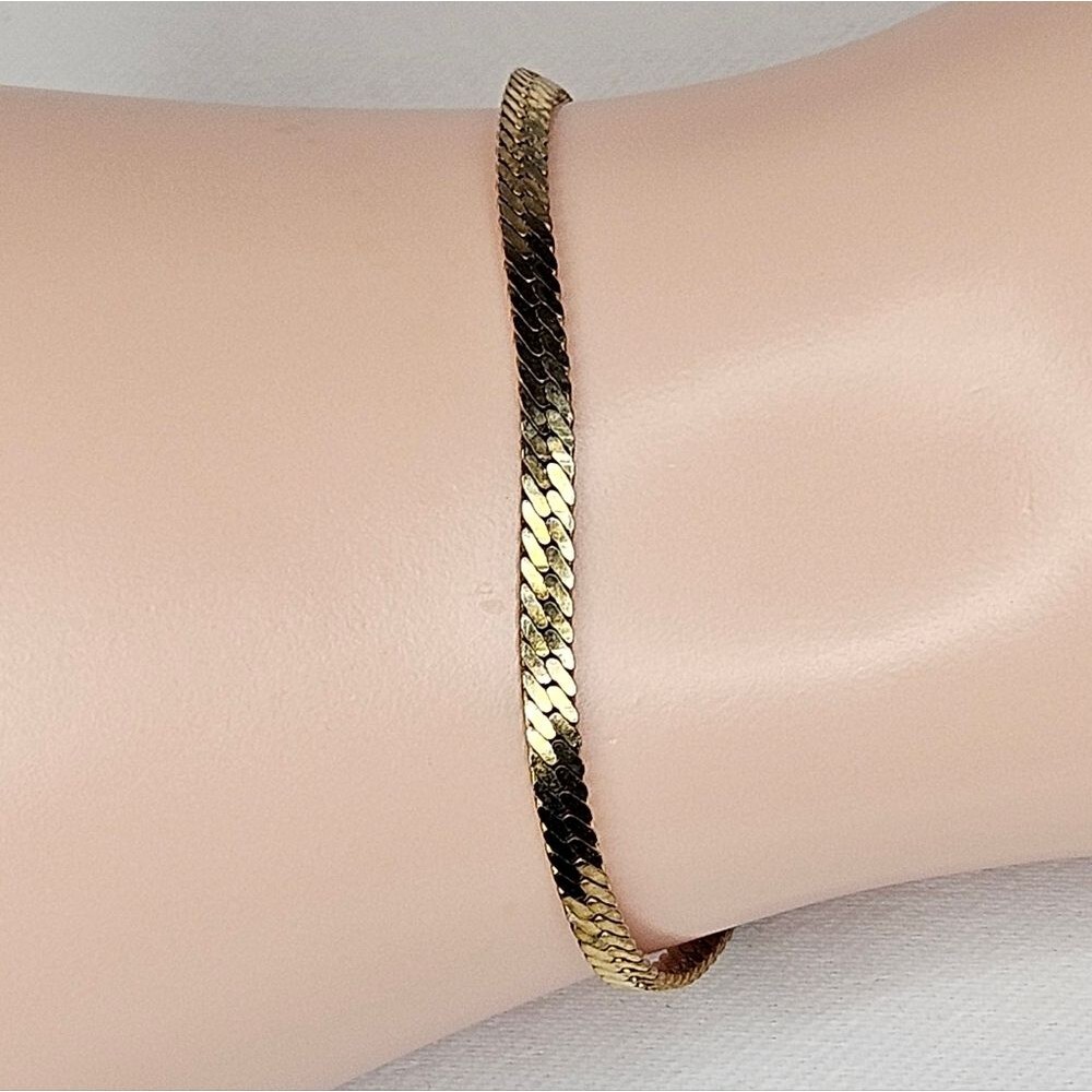 Elegant Gold Herringbone Style Bracelet